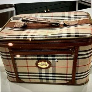 Burberry’s Look- Make Up Case (Not Authentic)